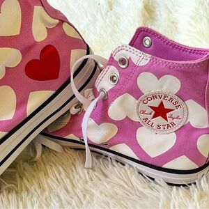Converse NWT Twisted Hearts  High Top M 6.5 W 8.5 Pink Black White Unisex